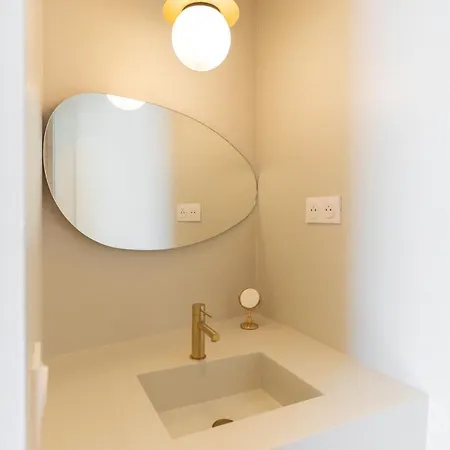 Small Townhouse Roucas *